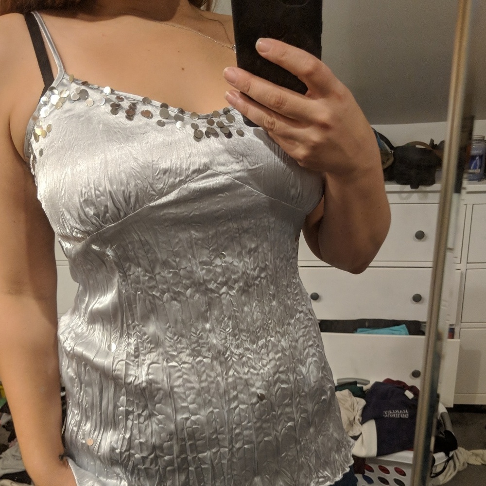 !Last Chance!!🍸 Super fun silver sequin top